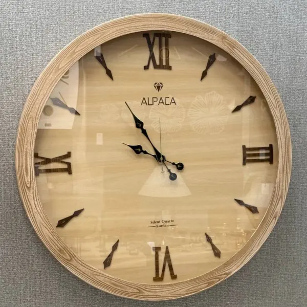  ساعت دیواری چوبی آلپاکا Alpaca کد 1750، ساعت دیواری طرح راش گرد نسکافه ای سایز 75 و موتور آرامگرد، ترکیبی از زیبایی چوب و طراحی مدرن