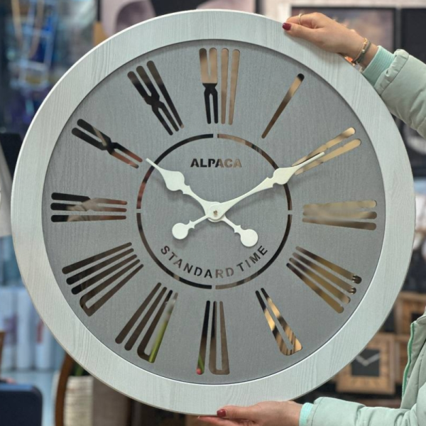  ساعت دیواری چوبی آلپاکا Alpaca کد AL10، ساعت دیواری گرد، با متریال چوب و آینه سایز 75 و موتور آرامگرد، ساعت دیواری با صفحه خاص و زیبا، رنگ طوسی