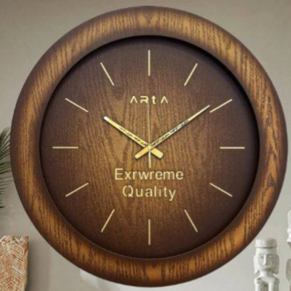  ساعت دیواری آرتا Arta کد 55، ساعت دیواری گرد چوبی با متریال MDF، رنگ قهوه ای، سایز 55 و موتور آرامگرد، ساعت دیواری با صفحه و جزییات مینیمال