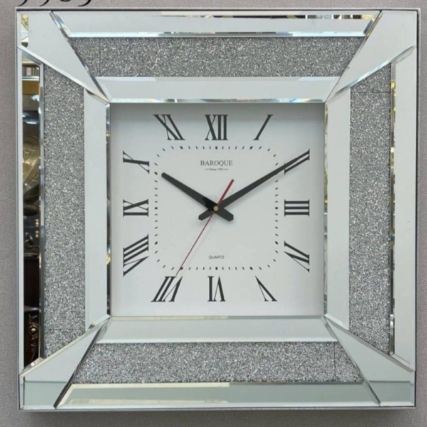 ساعت دیواری باروک مدل 9983، ساعت دیواری مدرن با طرح آیینه ای، جزییات مدرن و ساده و طرح چهار گوش، اعداد رومی مشکی و صفحه سفید، بدنه براق طلایی رنگ، سایز 80