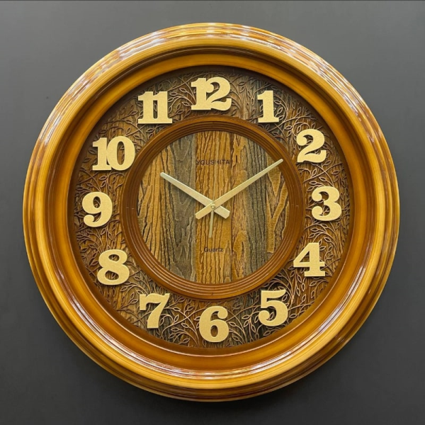  ساعت دیواری چوبی مدل باروک، ساعت دیواری مدرن در دو سایز، متریال چوب و رنگ قهوه ای روشن، موتور ساخت تایوان و اعداد برجسته لاتین، سایز 68| کد NS68