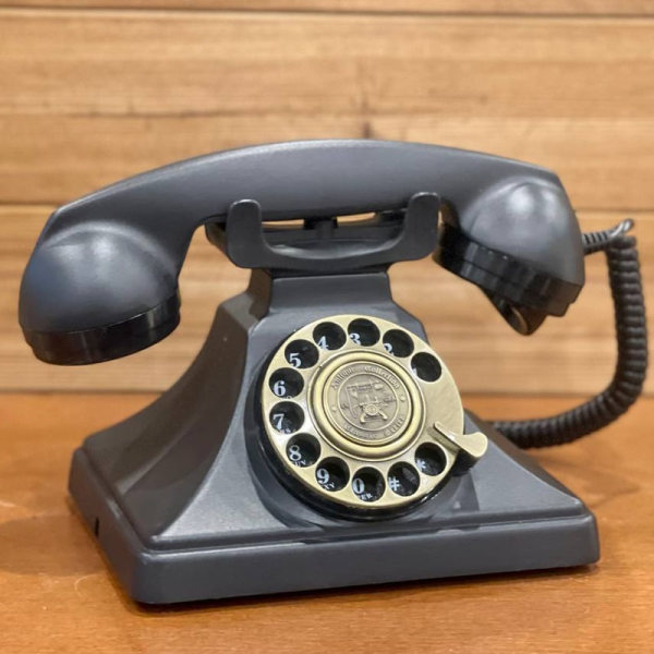 تلفن طرح قدیمی، تلفن رومیزی با شماره گیر چرخشی، تلفن سنتی و خاص و نوستالژی، وسیله کلیدی برای تزیین دکور منزل،  مدل 1929
