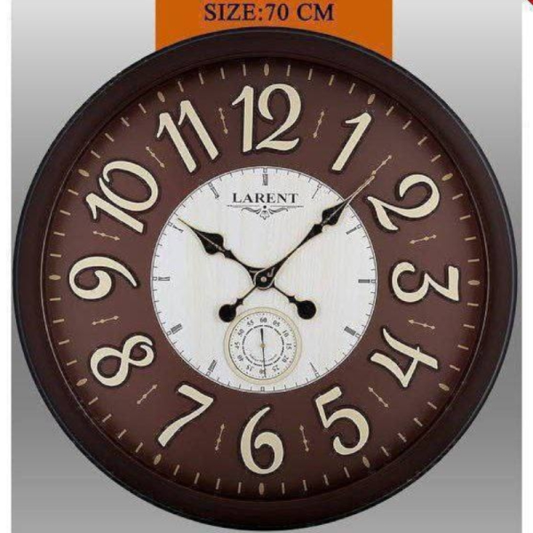 ساعت دیواری لارنت مدل 5540، ساعت دیواری سایز 70 پلاستیکی طرح کلاسیک با صفحه تمام چوب و اعداد برجسته، دارای موتور ثانیه شمار مستقل، رنگ قهوه ای