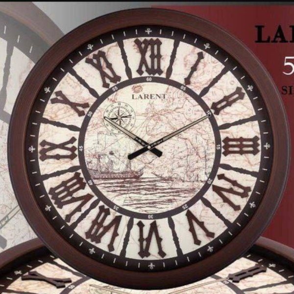 ساعت دیواری لارنت مدل 5590، ساعت دیواری سایز 70 پلاستیکی طرح کلاسیک با صفحه تمام چوب و اعداد برجسته لاتین