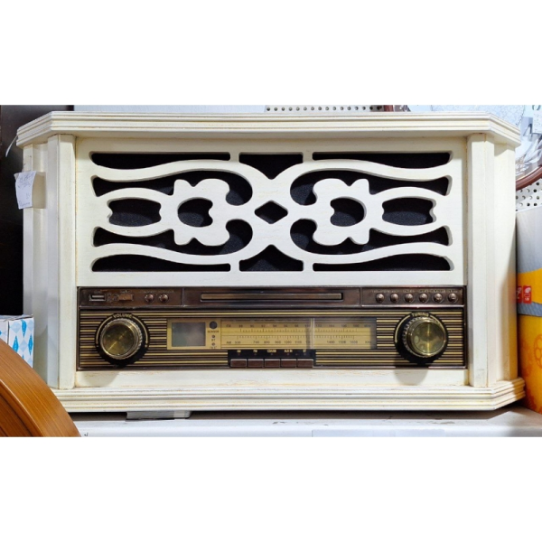 رادیو رومیزی والتر کد 1659، رادیو کلاسیک با رنگ سفید، قابلیت های مدرن در ظاهر کلاسیک، مجهز به بلوتوث و قابلیت نصب USB