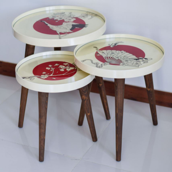 میز عسلی کد M104074، میز عسلی چوبی سه تکه طرح دار، نقاشی شده به سبک روستیک، دارای شیشه متحرک، میز عسلی مدل گرد سری 4