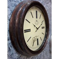 ساعت دیواری ارس مدل 927، ساعت دیواری با متریال پلاستیک ABS و صفحه تمام چوب، دارای اعداد رومی، موتور درجه یک تایوانی ساعت، رنگ قهوه ای ساعت دیواری مدرن