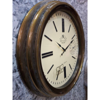 ساعت دیواری ارس مدل 931، ساعت دیواری با متریال پلاستیک ABS و صفحه تمام چوب، دارای اعداد رومی، موتور درجه یک تایوانی ساعت و موتور آرامگرد، رنگ قهوه ای ساعت دیواری مدرن