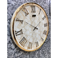 ساعت دیواری دیاکو مدرن، ساعت دیواری با متریال تمام فلز و صفحه چرمی، دارای اعداد با فونت رومی و برجسته، سایز 60، آبکاری فورتیک رنگ طلایی کرم ساعت دیواری مدرن