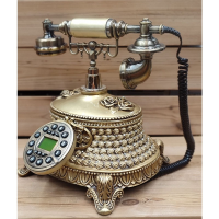 تلفن سلطنتی رومیزی رایکا مدل 320، تلفن سلطنتی با طراحی طرح نقش برجسته روی بدنه تلفن، شماره گیر دکمه ای و دارای کالر آیدی، دکوری شیک و جذاب مناسب منزل و محل کار| رنگ طلایی تلفن سلطنتی