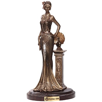 مجسمه زن و طاووس برند گلدن گیفت کد 405