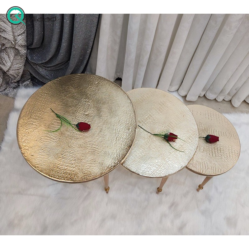 میز عسلی کد 5640، میز عسلی سه تکه مدل گل نیلوفر، آبکاری با کیفیت، دارای بسته بندی محکم، رنگ طلایی خرید میز عسلی