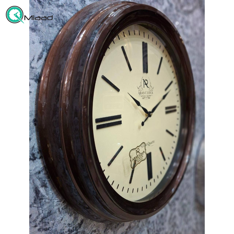 ساعت دیواری ارس مدل 927، ساعت دیواری با متریال پلاستیک ABS و صفحه تمام چوب، دارای اعداد رومی، موتور درجه یک تایوانی ساعت، رنگ قهوه ای  ساعت دیواری فلزی