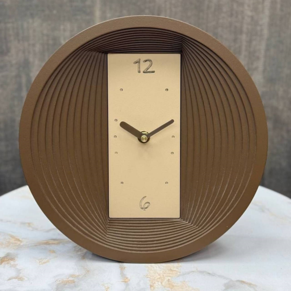 ساعت رومیزی MDF مدل 1405، مجموعه ساعت رومیزی MDF با موتور اصل تایوان و ضمانت 3 ساله، ابعاد 26 سانتی‌متر، دارای رنگ بندی، بسته‌بندی مقاوم برای ارسال باربری