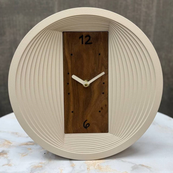 ساعت رومیزی MDF مدل 1405، مجموعه ساعت رومیزی MDF با موتور اصل تایوان و ضمانت 3 ساله، ابعاد 26 سانتی‌متر، دارای رنگ بندی، بسته‌بندی مقاوم برای ارسال باربری