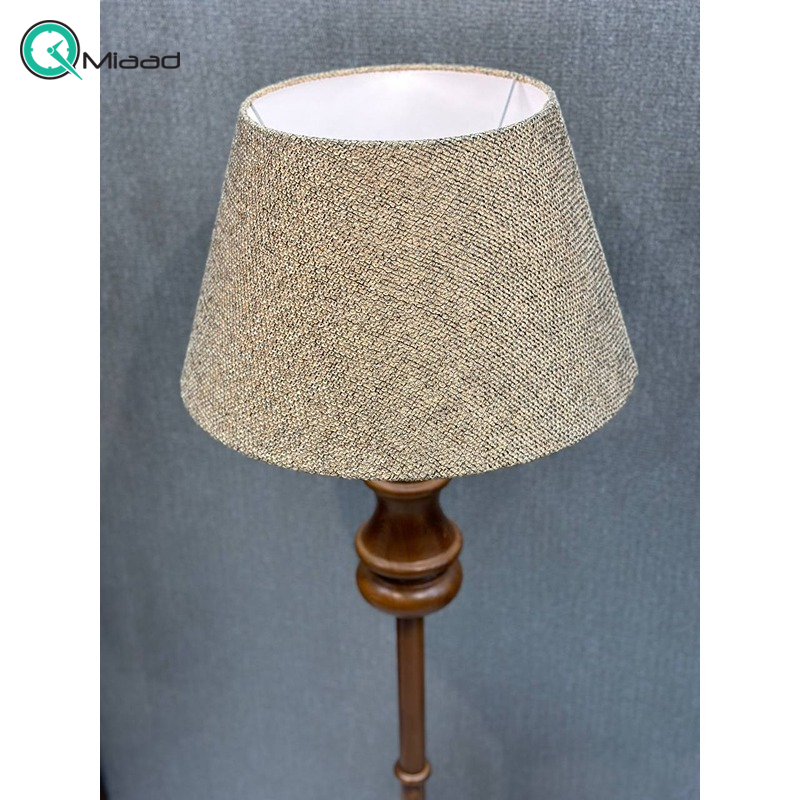 آباژور و چراغ خواب ایستاده مدل نیلا کد 2552، آباژور کنارسالنی با پایه چوبی فوق العاده با کیفیت، طرح زیبا شید با رنگ ساده و یک دست قیت آباژور والتر