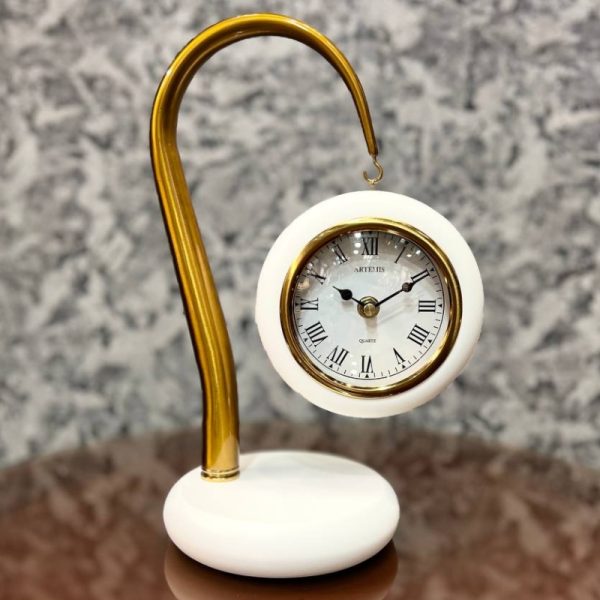 ساعت رومیزی فلزی آرتمیس مدل 1010، ساعت رومیزی بسیار زیبا و مدرن آرتمیس، دارای تنوع رنگ بندی و رنگ های زیبا، دکوری و بسیار زیبا، اعداد رومی، رنگ سفید