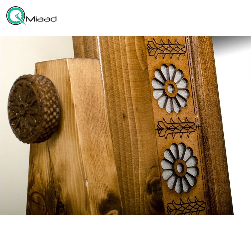 آینه چاتمه طبقه دار لوتوس مدل AY03012، آینه بسیار زیبا با قاب چوبی روسی و دارای طبقه مخصوص، رنگ نقره ای جهیزیه