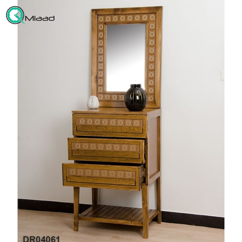 دراور سه کشو پایه دار و آینه لوتوس کد DR04061، دراور پایه دار بسیار شیک و چوبی، دارای سه کشو برای نگه داری وسایل کوچک، فضایی برای نگه درای وسایل تزیینی در قسمت پایین و بالای میز، رنگ طلایی  انواع میز گرامافون