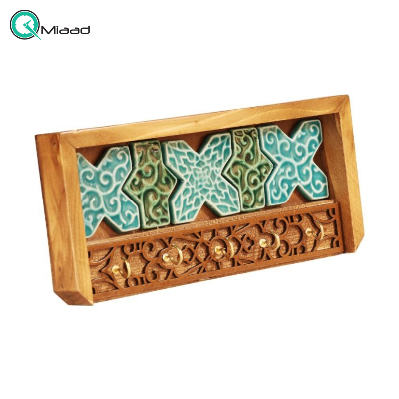 جاکلیدی با کد JA20069، جاکلیدی مدل چلیپا، دسترسی به 5 فضا مختلف برای نگه داری کلید، متریال چوب  جا کلیدی چوبی