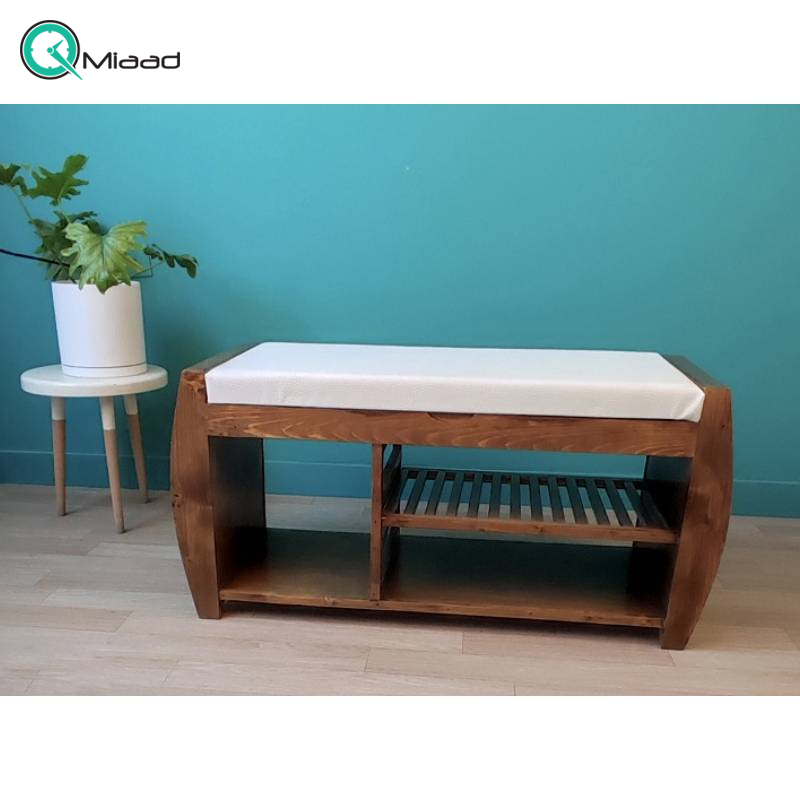 جاکفشی نشیمن هلالی چرم سفید مدل JK20015، نسخه بدون درب جاکفشی با طراحی سنتی، دارای طبقه های برای نگهداری کفش و جزییات مربوطه، نشیمن با رنگ و متریال چرم سفید  صنایع چوبی