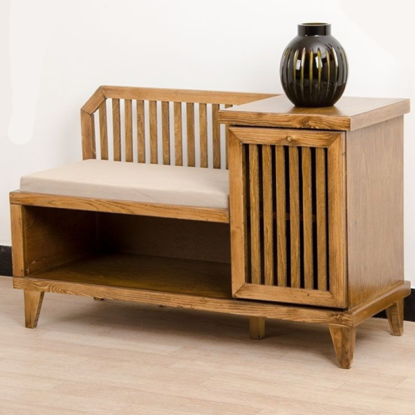 کمدچه تک نشین چوبی سویل مدل JK20034، کمدچه با طراحی سنتی، دارای یک فضا برای نشستن و استراحت کردن، دارای سطحی برای نگه داری وسایل دکوری، رنگ نسکافه ای روشن