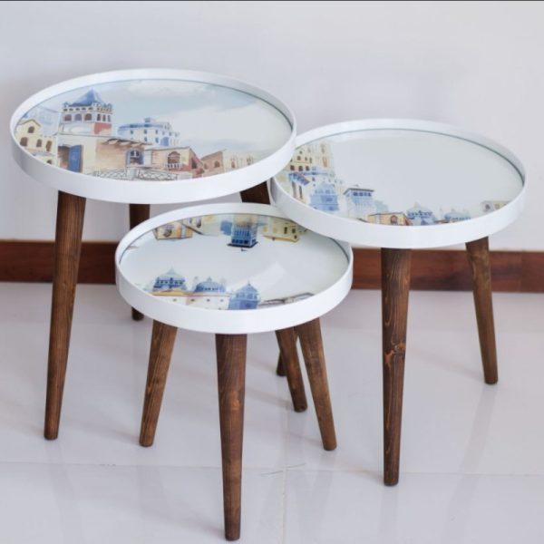 میز عسلی کد M104074، میز عسلی چوبی سه تکه طرح دار، نقاشی شده به سبک روستیک، دارای شیشه متحرک، میز عسلی مدل گرد