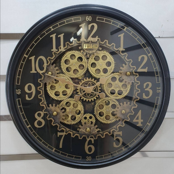 ساعت دیواری اویسا مدل 403، ساعت دیواری ساخته شده با بدنه پلاستیک، دارای چرخ دنده متحرک روی صفحه ساعت، اعداد لاتین، رنگ مشکی، سایز 68