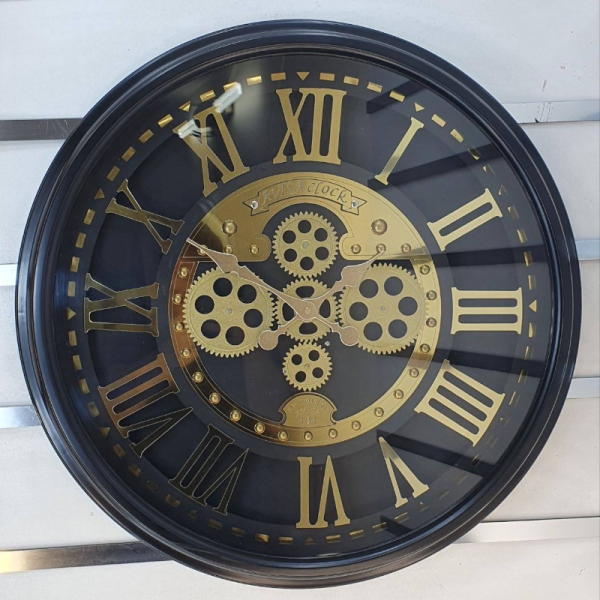 ساعت دیواری اویسا مدل 404، ساعت دیواری ساخته شده با بدنه پلاستیک، دارای چرخ دنده متحرک روی صفحه ساعت، اعداد لاتین، رنگ مشکی، سایز 70