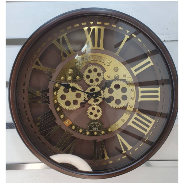 ساعت دیواری اویسا مدل 404، ساعت دیواری ساخته شده با بدنه پلاستیک، دارای چرخ دنده متحرک روی صفحه ساعت، اعداد لاتین، رنگ قهوه ای، سایز 70
