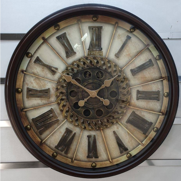 ساعت دیواری اویسا مدل 405، ساعت دیواری ساخته شده با بدنه پلاستیک، دارای چرخ دنده متحرک روی صفحه ساعت، اعداد رومی، رنگ قهوه ای، سایز 68