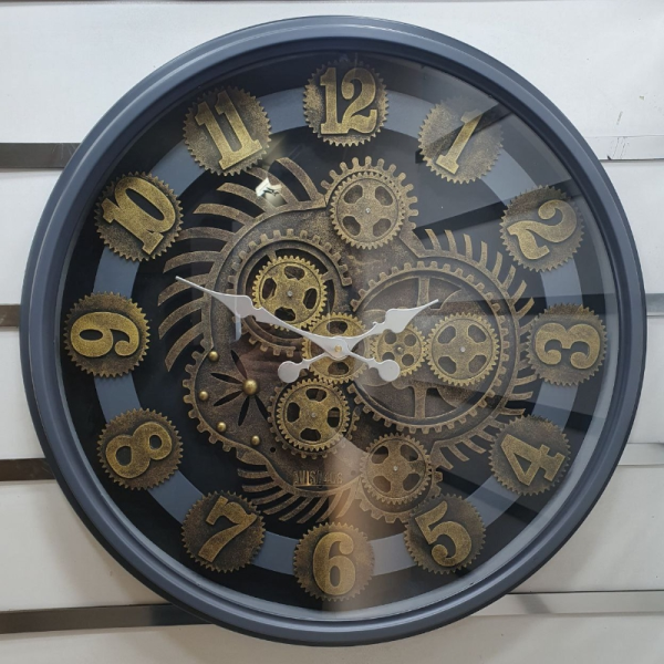 ساعت دیواری اویسا مدل 406، ساعت دیواری ساخته شده با بدنه پلاستیک، دارای چرخ دنده متحرک روی صفحه ساعت، اعداد لاتین، سایز 70، رنگ طوسی