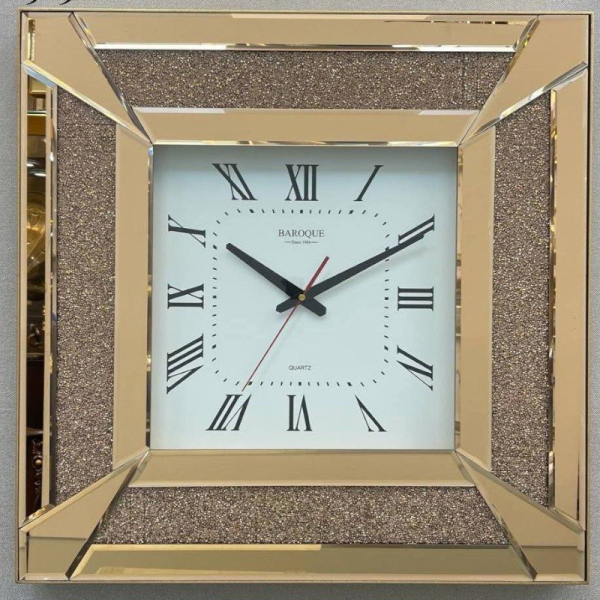 ساعت دیواری باروک مدل 9982، ساعت دیواری مدرن با طرح آیینه ای، جزییات مدرن و ساده و طرح چهار گوش، اعداد رومی مشکی و صفحه سفید، بدنه براق طلایی رنگ، سایز 80
