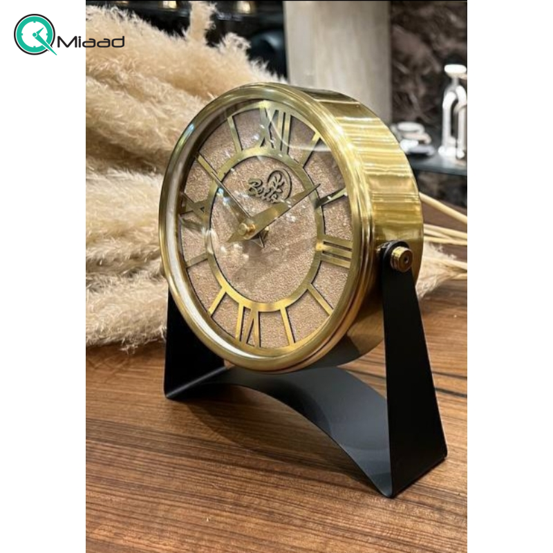 ساعت رومیزی بتیس مدل 1525، ساعت رومیزی فلزی لوکس، با تنوع رنگ بندی و رنگ آبکاری مات، اعداد رومی در صفحه ساعت، ترکیب رنگ طلایی صفحه سفید خرید ساعت رومیزی