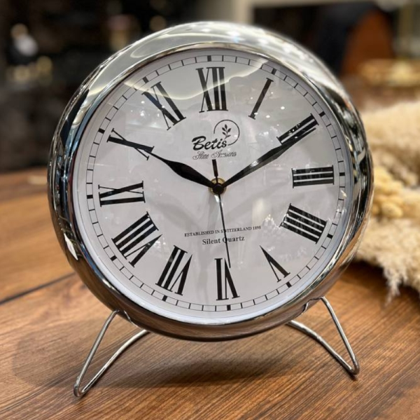 ساعت رومیزی بتیس مدل 3015، ساعت رومیزی فلزی لوکس، با تنوع رنگ بندی و رنگ آبکاری مات، اعداد رومی در صفحه ساعت، ترکیب رنگ نقره ای