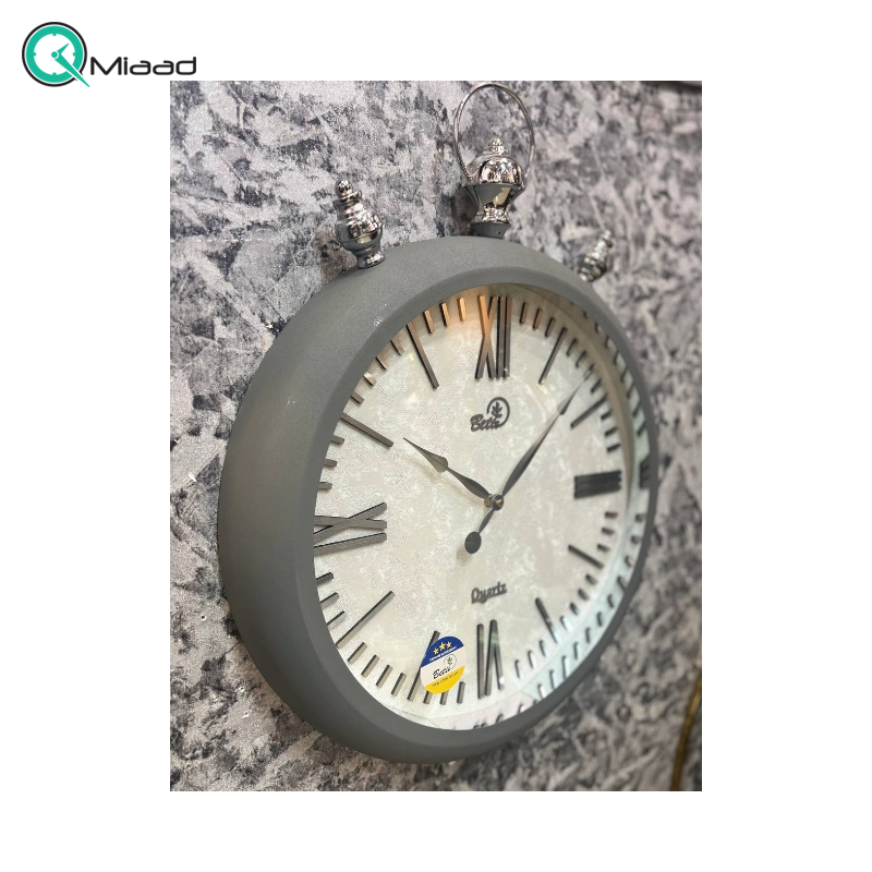ساعت دیواری فلزی بتیس مدل 5035، ساعت دیواری مدرن و بی نظیر با طراحی ساعت های جیبی، دارای اعداد رومی کلاسیک، رنگ طوسی ساعت دیواری فلزی