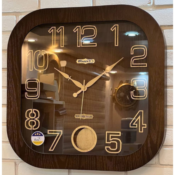 ساعت دیواری پاندول دار چوبی بتیس مدل 5806، ساعت دیواری چهار گوش با متریال تمام چوب، سایز 58 موتور تایوانی با صفحه زیبا و خوانا، دارای اعداد لاتین رنگ قهوه ای