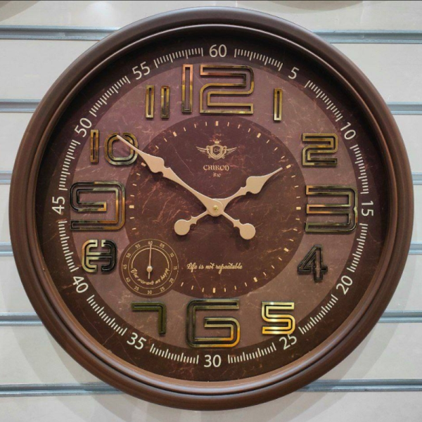 ساعت دیواری شیرون مدل R10، ساعت دیواری سایز 60 پلاستیکی طرح کلاسیک با صفحه تمام چوب و اعداد برجسته، دارای موتور ثانیه شمار مستقل، رنگ قهوه ای