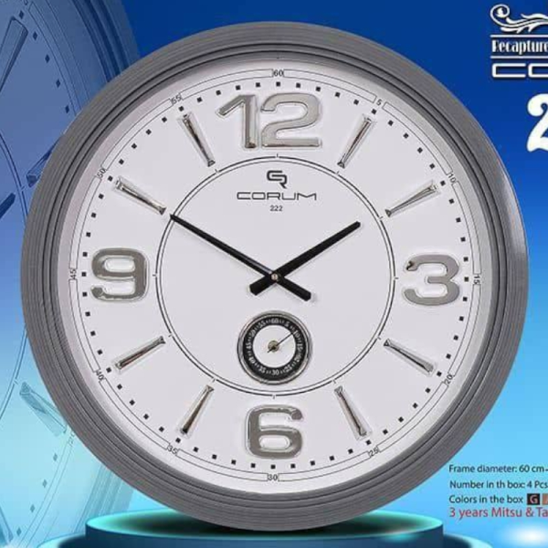 ساعت دیواری کوروم مدل P 222، ساعت دیواری خاص با موتور میتسو آرامگرد درجه 1، صفحه چوبی و اعداد چوبی، سایز 60 سانتی متر، رنگ طوسی