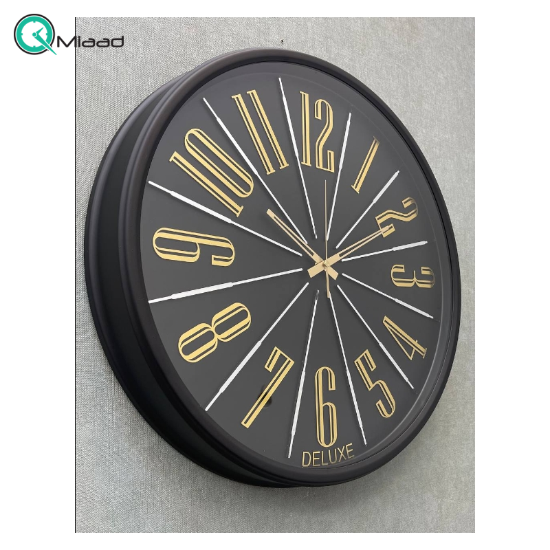 ساعت دیواری دلوکس کد 704، ساعت دیواری مدرن با طراحی مینیمال و دارای رنگ بندی، سایز 51 سانتی متر، رنگ طلایی  بدنه چوبی و فلزی