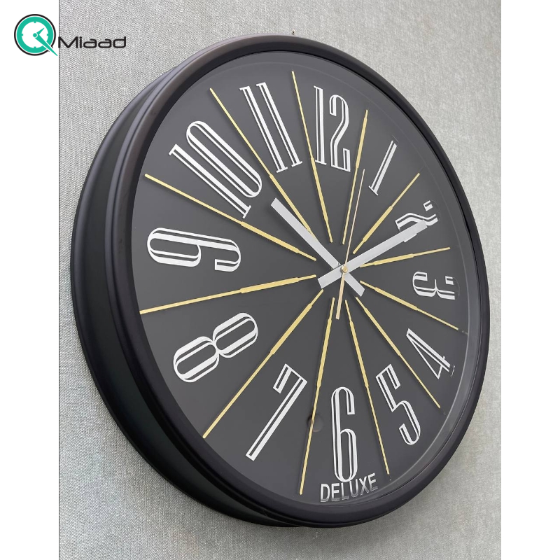 ساعت دیواری دلوکس کد 704، ساعت دیواری مدرن با طراحی مینیمال و دارای رنگ بندی، سایز 51 سانتی متر، رنگ نقره ای  بدنه چوبی و فلزی