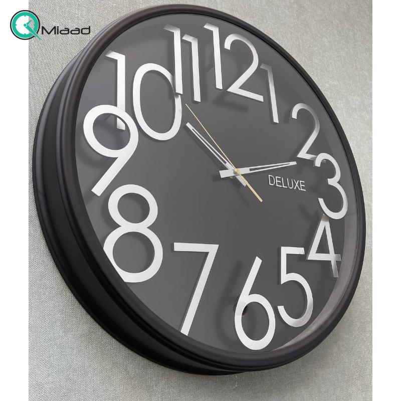 ساعت دیواری دلوکس کد 707، ساعت دیواری مدرن با طراحی مینیمال و دارای رنگ بندی، سایز 51 سانتی متر، رنگ نقره ای  بدنه چوبی و فلزی