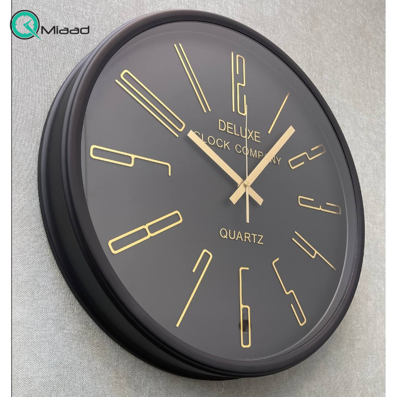ساعت دیواری دلوکس کد 708، ساعت دیواری مدرن با طراحی مینیمال و دارای رنگ بندی، سایز 51 سانتی متر، رنگ طلایی  بدنه چوبی و فلزی