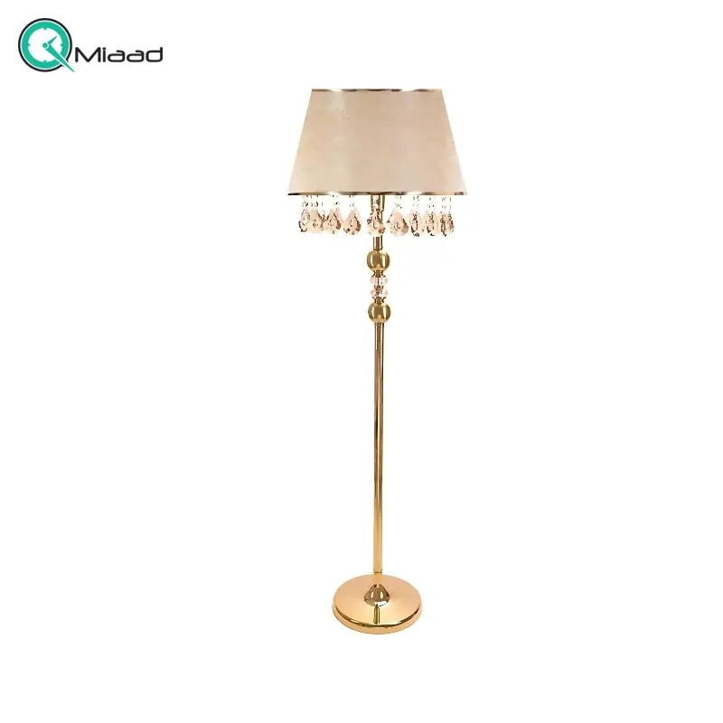 آباژور سالنی مدل 150، آباژور ایستاده مدرن و ظریف با سرپیچ معمولی E27 و دارای 20 آویز، دارای تنوع رنگی، متریال فلزی و طراحی مینیمال و ساده، فوق العاده با کیفیت، رنگ طلایی آباژور