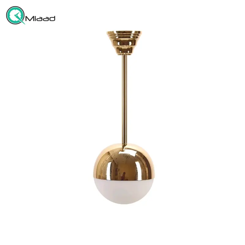 لوستر سقفی مدل 158، لوستر سقفی با بدنه آهنی، متریال آهنی کاسه لامپ و حباب شیشه ای ، دارای 1 عدد سرپیچ معمولی E27، دارای تنوع رنگی با آبکاری فورتیک، فوق العاده با کیفیت، رنگ طلایی لوستر