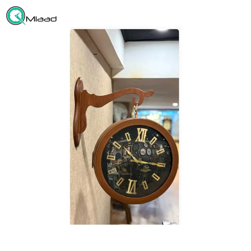 ساعت دیواری دو طرفه مدل 1950، ساعت دو طرفه بسیار بینظیر، متریال چوبی با تنوع رنگی، موتور درجه یک روانگرد، رنگ قهوه ای ساعت دیواری دو طرفه مدل 1950