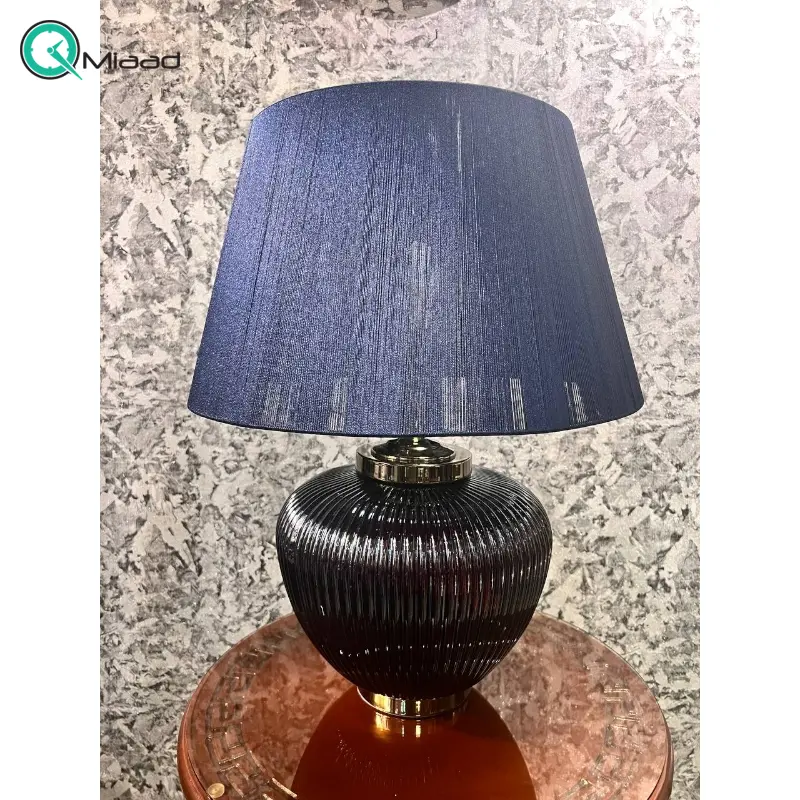 آباژور رومیزی مدرن طرح خمره ای مدل 614، چراغ خواب از متریال فلز و شیشه، طراحی مدرن و ساده و مینیمال، سرپیچ معمولی، رنگ سرمه ای آباژور