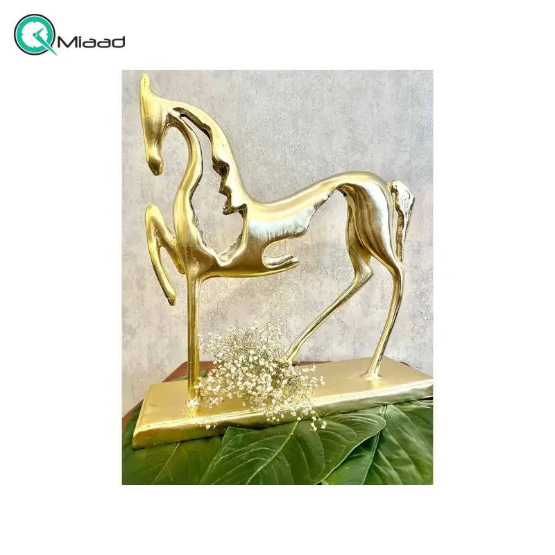 مجسمه اسب پایه دار، مجسمه دکوری با کیفیت و آبکاری بی نظیر، زیبا کننده هر میز و هر سطحی، هدیه ای مناسب برای خانم ها، رنگ طلایی مجسمه