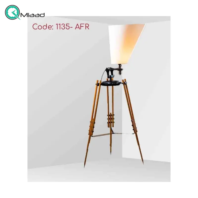 آباژور کنار سالنی مدرن مدل 1135، آباژور ایستاده با پایه چوبی و متریال چوب روس، فوق العاده با کیفیت و قابلیت تنظیم ارتفاع آباژور