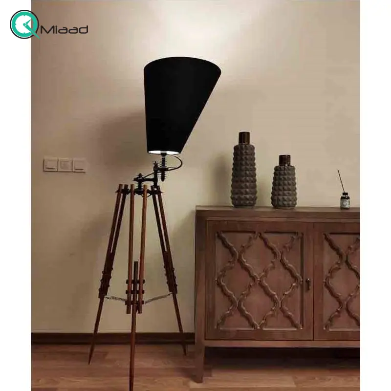 آباژور کنار سالنی مدرن مدل 1136، آباژور ایستاده با پایه چوبی و متریال چوب روس، فوق العاده با کیفیت و قابلیت تنظیم ارتفاع آباژور
